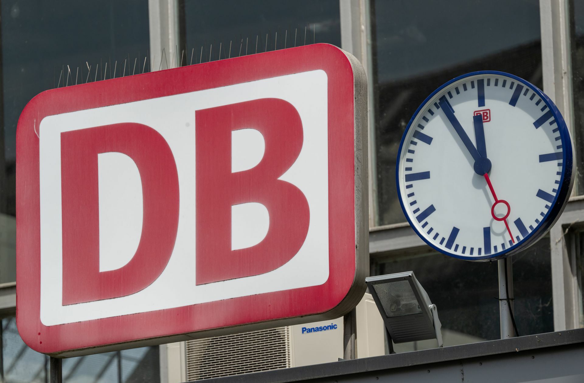 Die Züge bei der Bahn können rollen – die EVG will sie vorerst nicht mehr mit Streiks aufhalten.