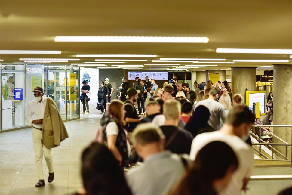 Den Run auf das Deutschlandticket haben auch die Kundenzentren im Verbundgebiet zu spüren bekommen.