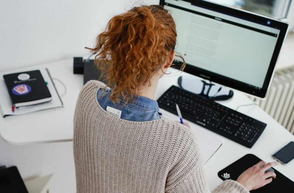 Wer kann, sollte derzeit daheim tätig sein dürfen – doch etliche Arbeitgeber halten sich nicht an diese Vorgabe der Arbeitsschutzverordnung.
 Foto: dpa/Uwe Anspach