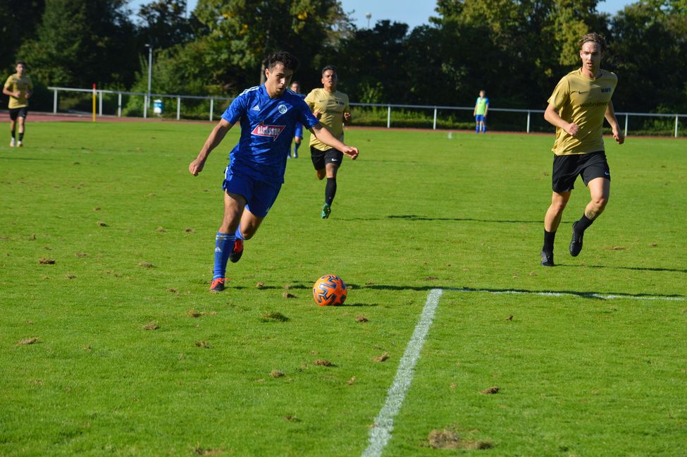 Auf Alban Dodoli und den VfL Sindelfingen kommt morgen im Heimspiel gegen den noch ungeschlagenen FC Holzhausen Schwerstarbeit zu. Bild: Zvizdiç