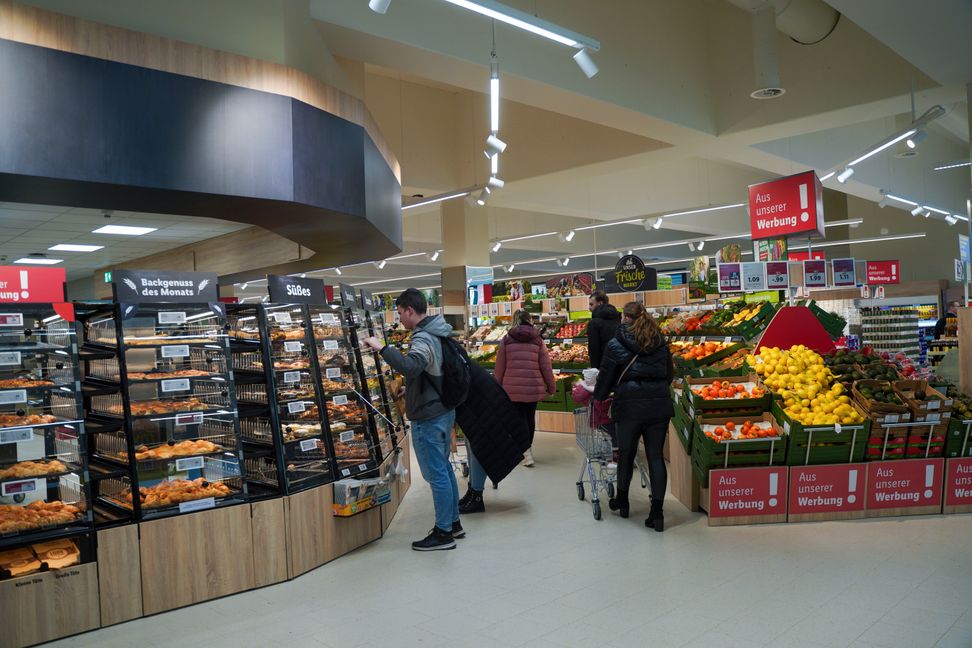 Vor allem die vielfältige Auswahl an Backwaren sowie die große Obst- und Gemüseabteilung zeichnen die Lidl-Metropolfiliale in der Sindelfinger Mahdentalstraße 49 aus. Bild: Dettenmeyer
