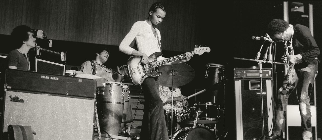 Bei seinem Konzert in Böblingen im Jahr 1971 stand Jazztrompeter Miles Davis unter anderem mit Keith Jarrett auf der Bühne. Bild: Manfred Rinderspacher/Silberburg Verlag