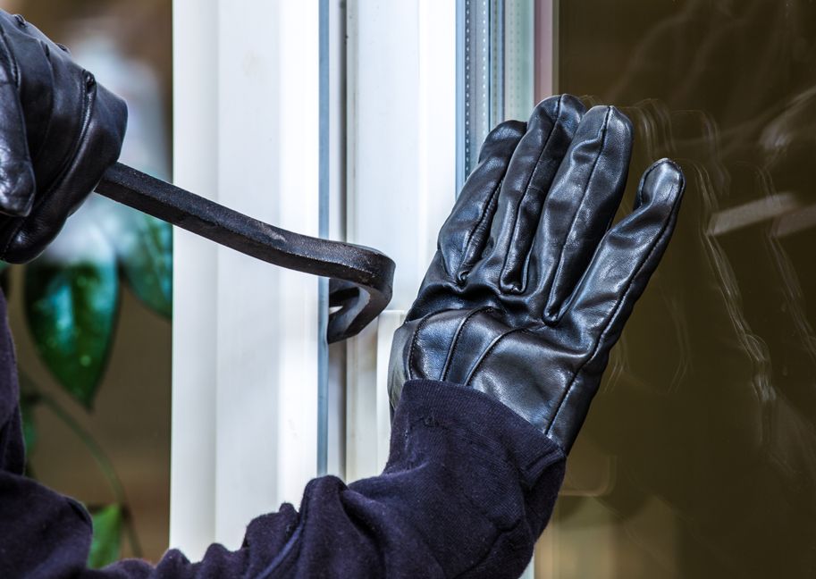 Die Täter hebelten die Balkontür auf.