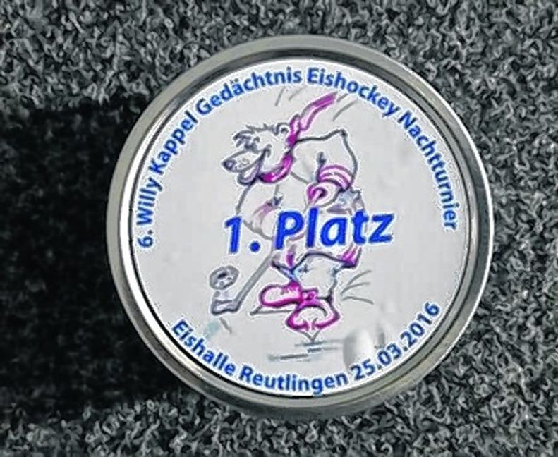Fast schon ein Dokument: die Medaille zum ersten Turniersieg der Iceager 2016.