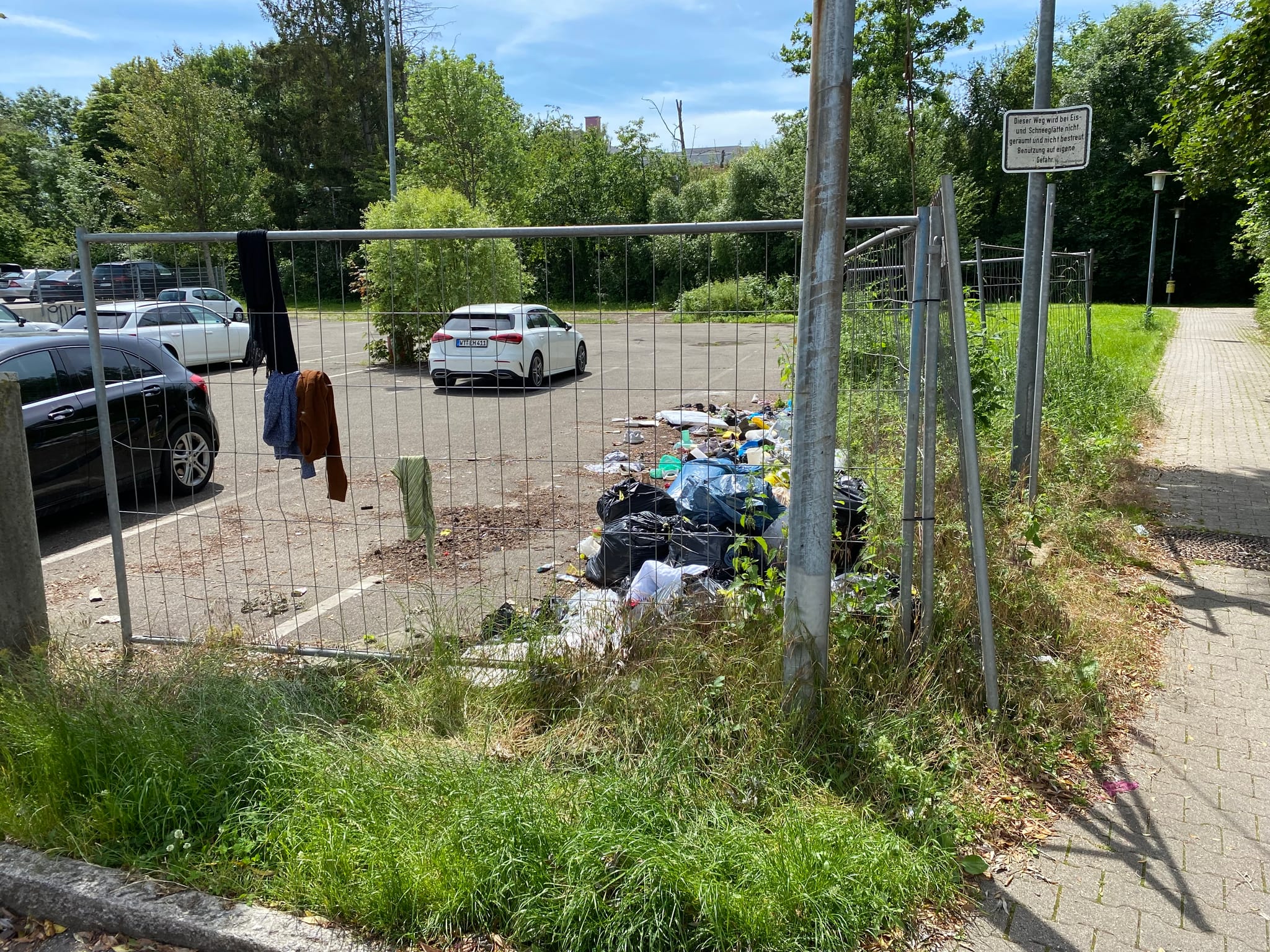 Illegale Müllhalde in der Schwertstraße.