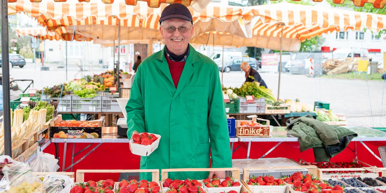 Rainer Klein wird auch in Zukunft auf dem Sindelfinger Wochenmarkt anzutreffen sein. Aber die Funktion als Marktsprecher hat der 71-Jähriger in jüngere Hände gegeben.
