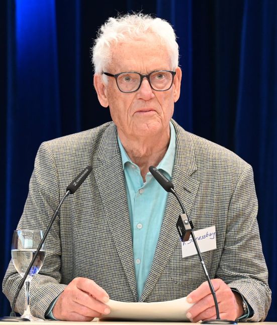 Bis vor zwei Jahren gab es bei der IBM ein jährliches Pensionärstreffen und eine Feier für Mitarbeiter, die dem Unternehmen seit 25 Jahren angehören. Der Böblinger Volker Strassburg führt die Traditionen seither mit einer gemeinsamen Feier unter dem Titel „Meet IBMer“ fort.