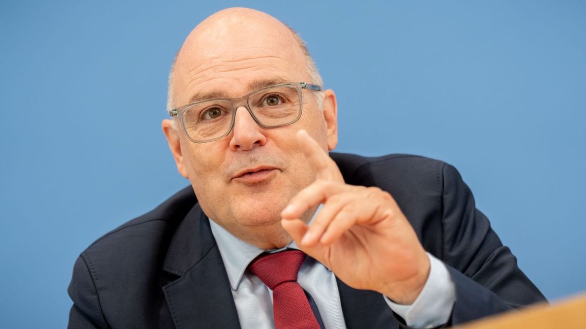 Arbeitgeber-Vertreter Steffen Kampeter schlägt die Einführung einer Praxisgebühr vor. (Archivbild)