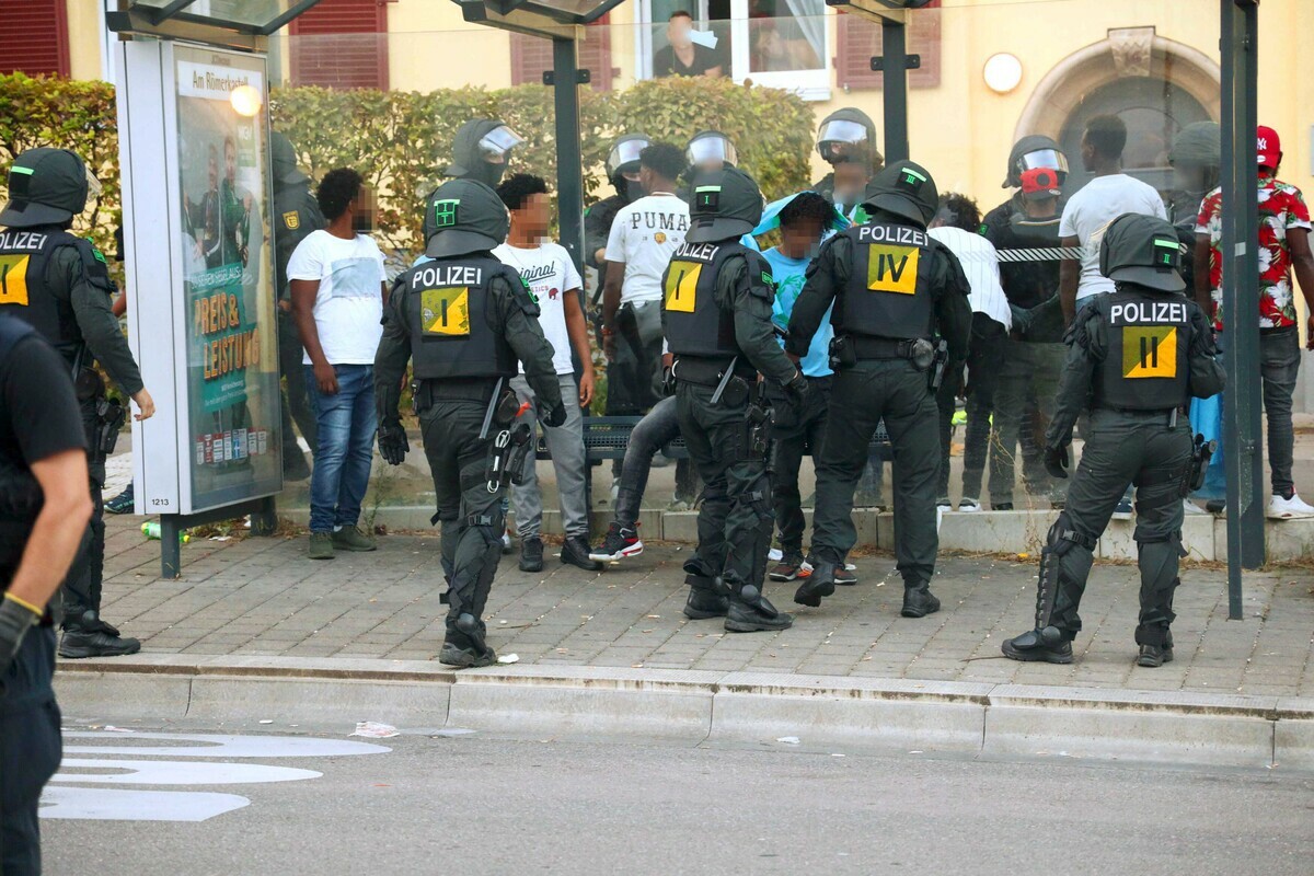 Eritrea gegen Eritrea: Die Polizei musste am Samstag mit einem Großaufgebot das Schlimmste verhindern.