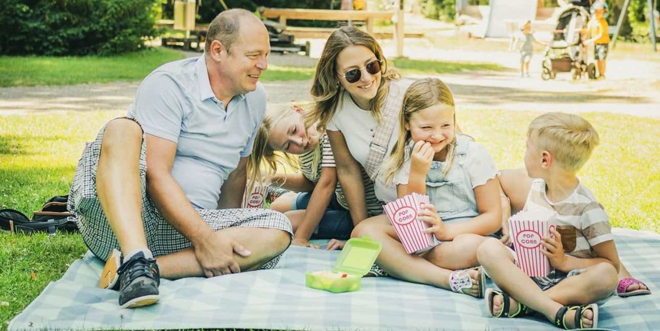 Der Familientag in Bad Liebenzell lädt mit Spiel-, Bastel- und Mitmachaktionen zum gemeinsamen Entdecken ein.