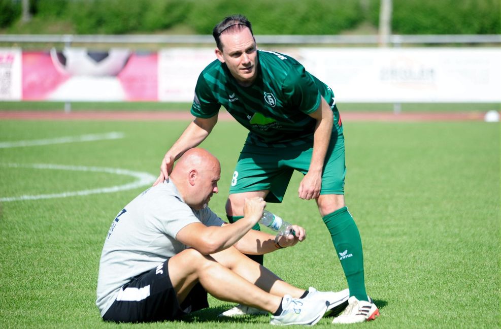 Wer tröstet wen? Jochen Wild und Timo Paetzold.