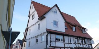 Im 200-Meter-Umkreis von Fachwerk- und anderen historischen Gebäuden, hier das so genannte Kepler-Haus an der Ecke Keplerstraße/Bachstraße, ist Feuerwerk verboten. Daraus ergibt sich ein Verbot für den gesamten Magstadter Ortskern.