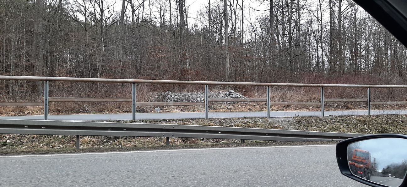 Ein Holzgeländer als nachhaltiger Schutz am Radweg in Böblingen. Bild: Elbers