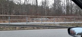 Ein Holzgeländer als nachhaltiger Schutz am Radweg in Böblingen. Bild: Elbers