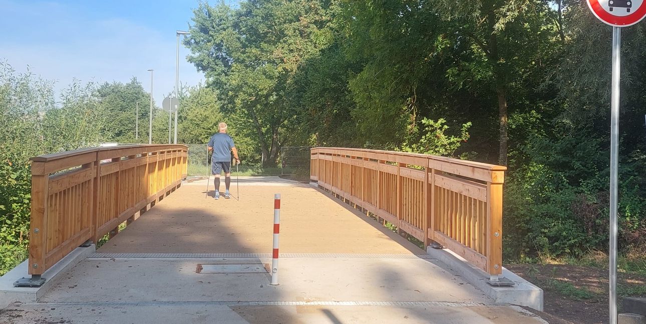 Nach acht Monaten Bauzeit ist der Weg über den Langgraben frei.