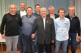 Ehrungen beim Angelsportverein Magstadt. Eine Auszeichnung des Landesfischereiverbandes für langjährige ehrenamtliche Tätigkeit erhielten (von links): Bernd Fischer, Jochen Stähle, Marcus Fischer, Markus Winkler, Klaus Hiller, Joachim Schneider, Steffen und Manfred Mohr.