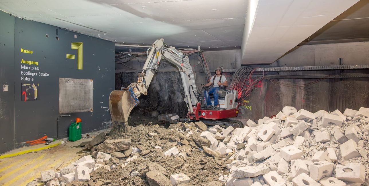 Im ersten Stockwerk wird fleißig gearbeitet.
