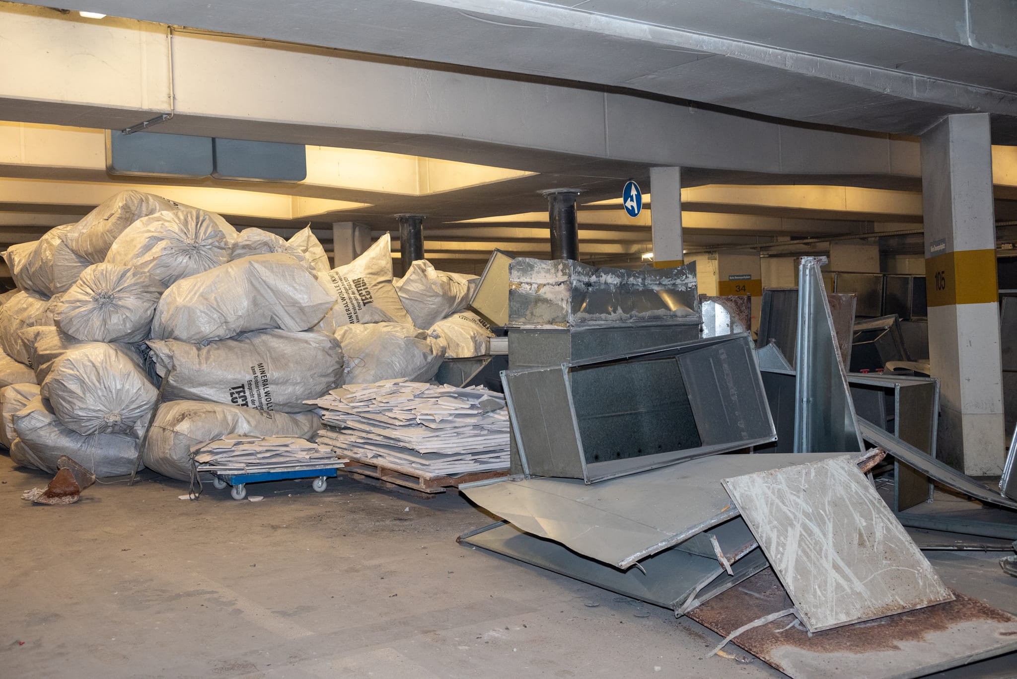 Getrennt wartet der Bauschutt auf den Abtransport.