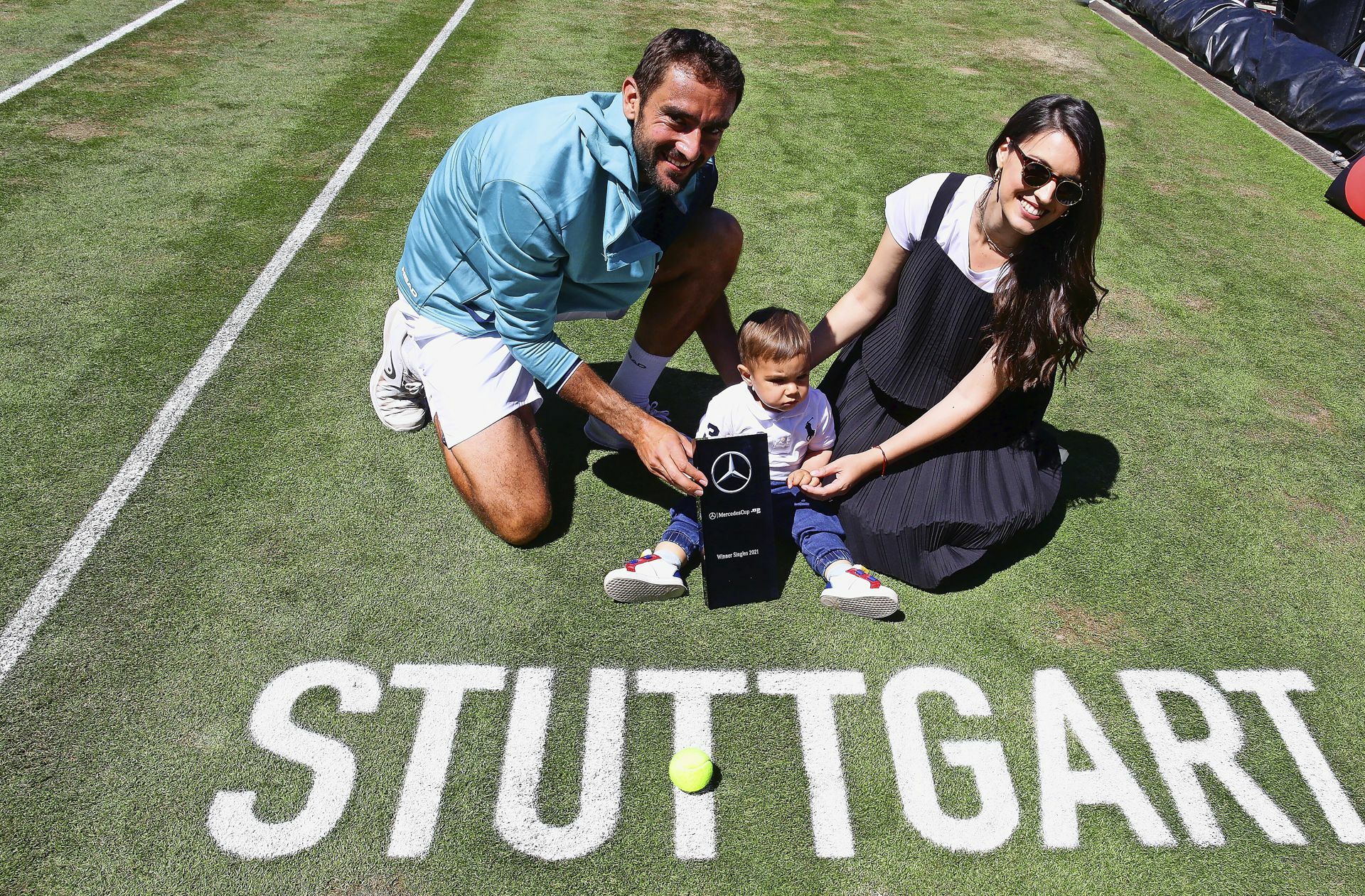 Marin Cilic und seine Liebsten. Papa hat das Tennisturnier in Stuttgart gewonnen.
 Foto: Baumann/Hansjürgen Britsch