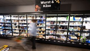 Große Supermärkte in Deutschland führen mehr als zehntausend Artikel.