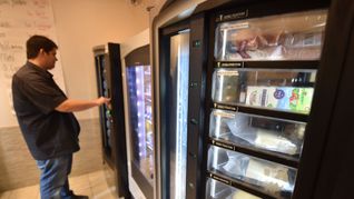 Einkaufen rund um die Uhr im Automatensupermarkt