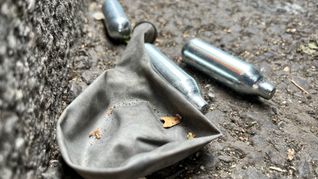 "Lachgas ist kein Spiel und keine harmlose Partydroge, sondern ein hohes Risiko für die Gesundheit", sagt die Bundesgesundheitsministerin. (Symbolbild)