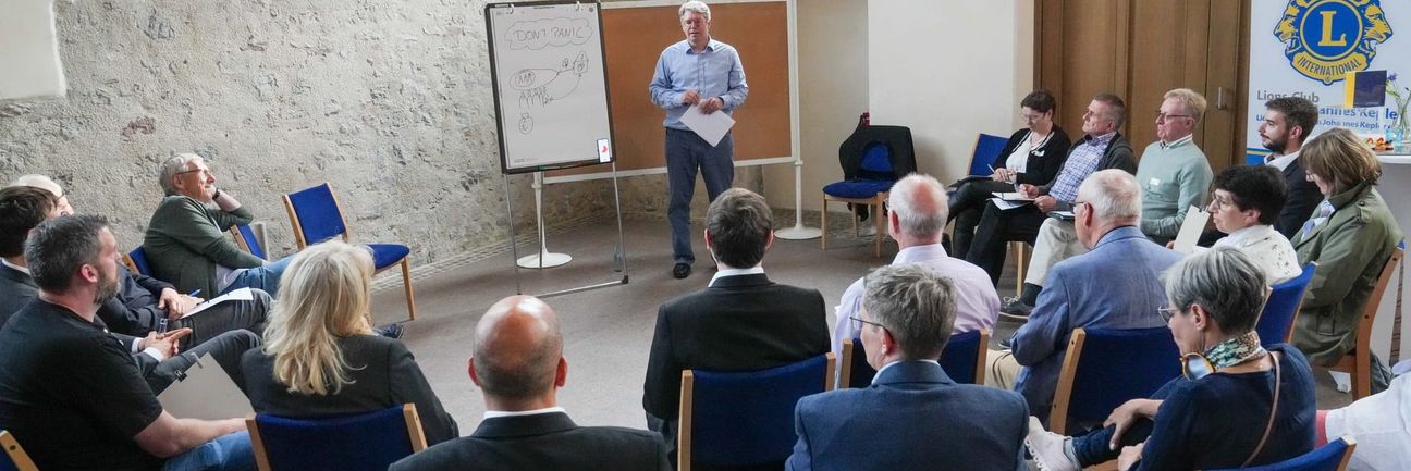 Gespannte Aufmerksamkeit beim Workshop von Dr. Christian Meyn.
