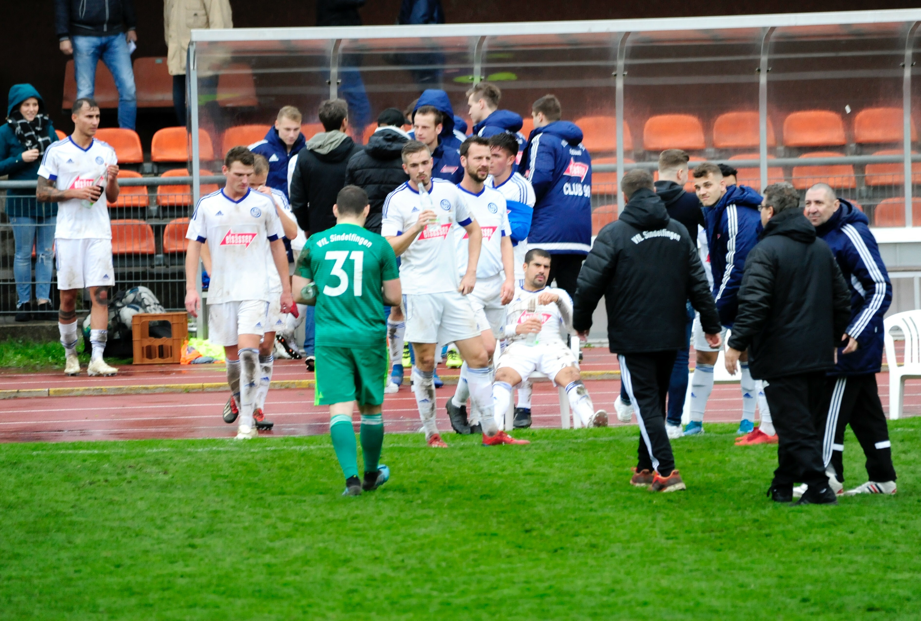 Hängende Köpfe beim VfL Sindelfingen nach der bitteren 1:4-Niederlage gegen Hollenbach. Bild: photostampe