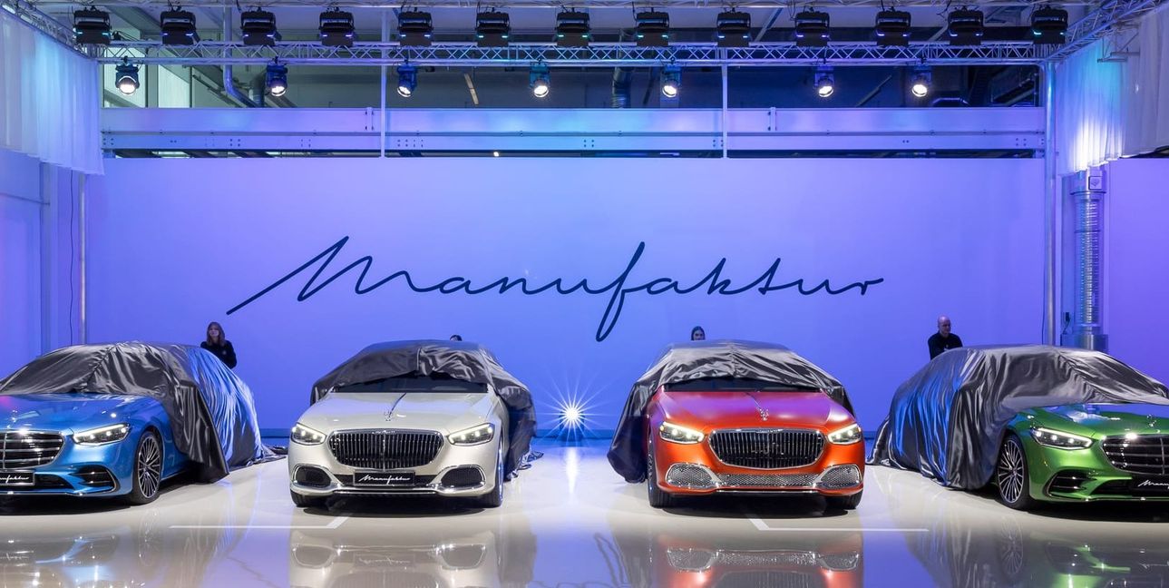 Vier Luxusmodelle nebeneinander (von links): Mercedes-Benz S 400 d 4Matic, Mercedes-Maybach S 580, Mercedes-Maybach S 680 und Mercedes-Benz S 580 4Matic.