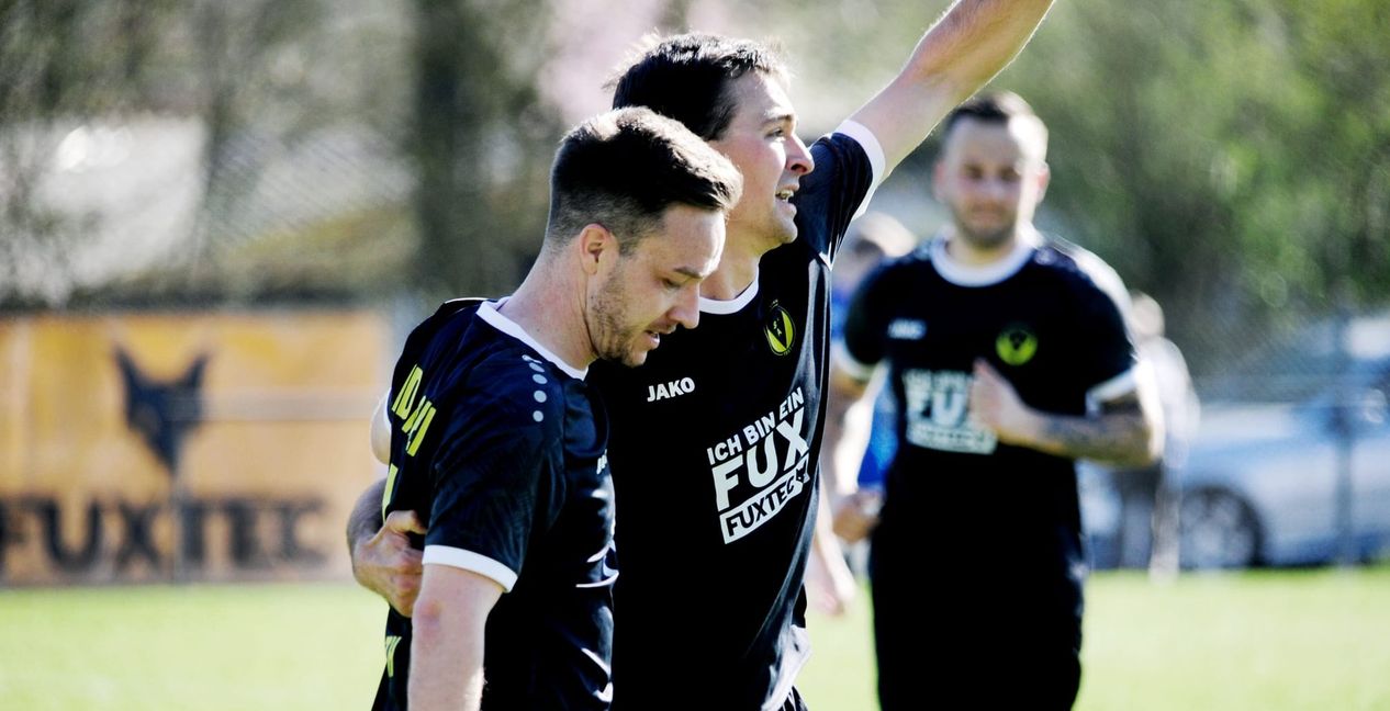 Drei Aidlinger Torschützen gegen den TSV Schönaich unter sich: Steffen Hirth, Johannes Rott und Peter Steimle (von links). Bild: photostampe