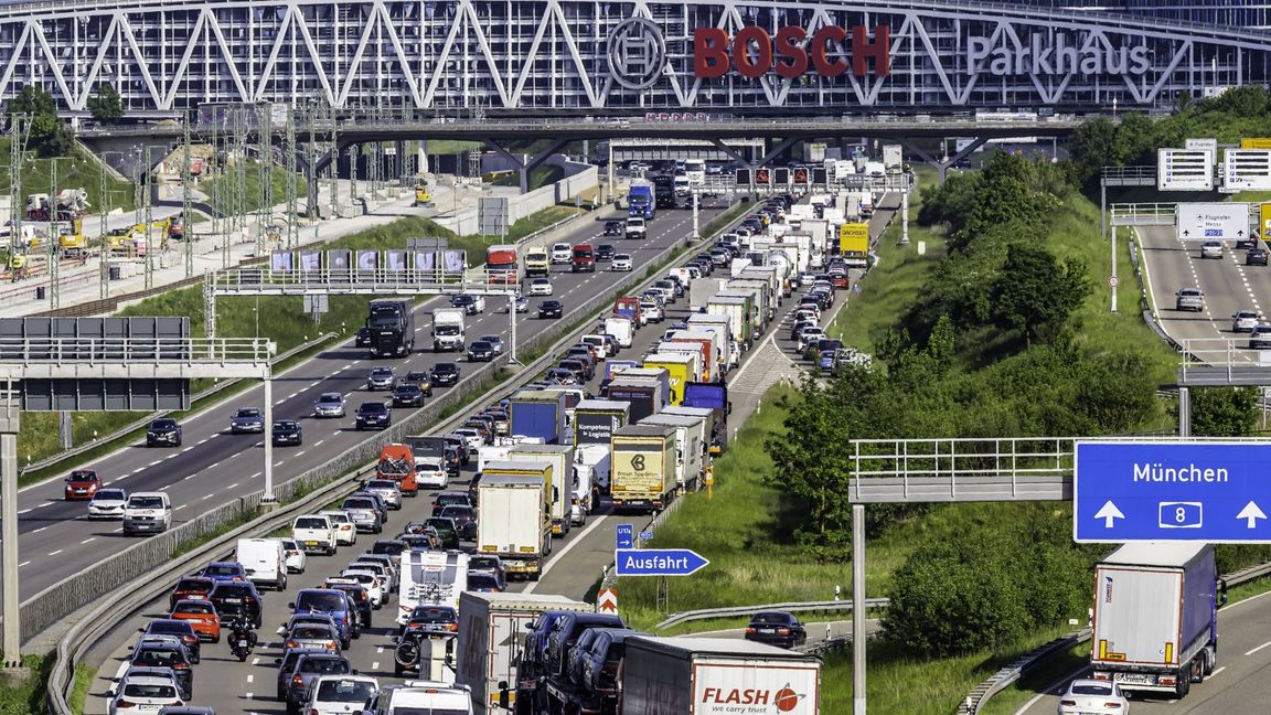 Auch auf der A8 im Raum Stuttgart kann es an Pfingsten voll werden. (Archivbild)