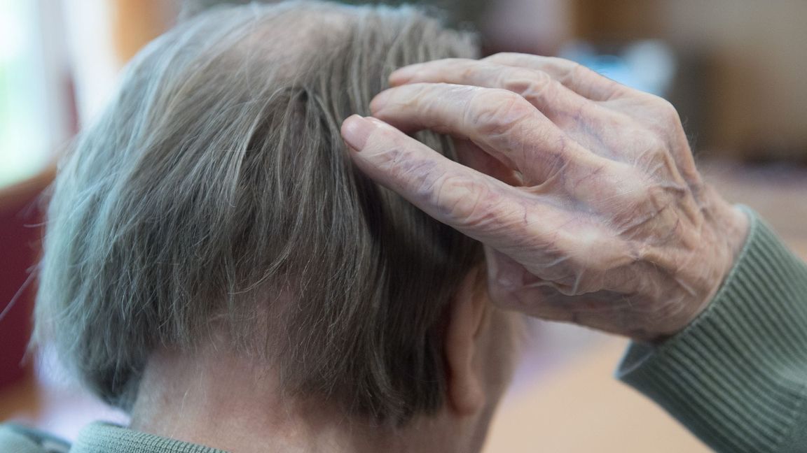 In Deutschland steigt die Zahl der Männer, die an Demenz sterben. (Symbolbild)