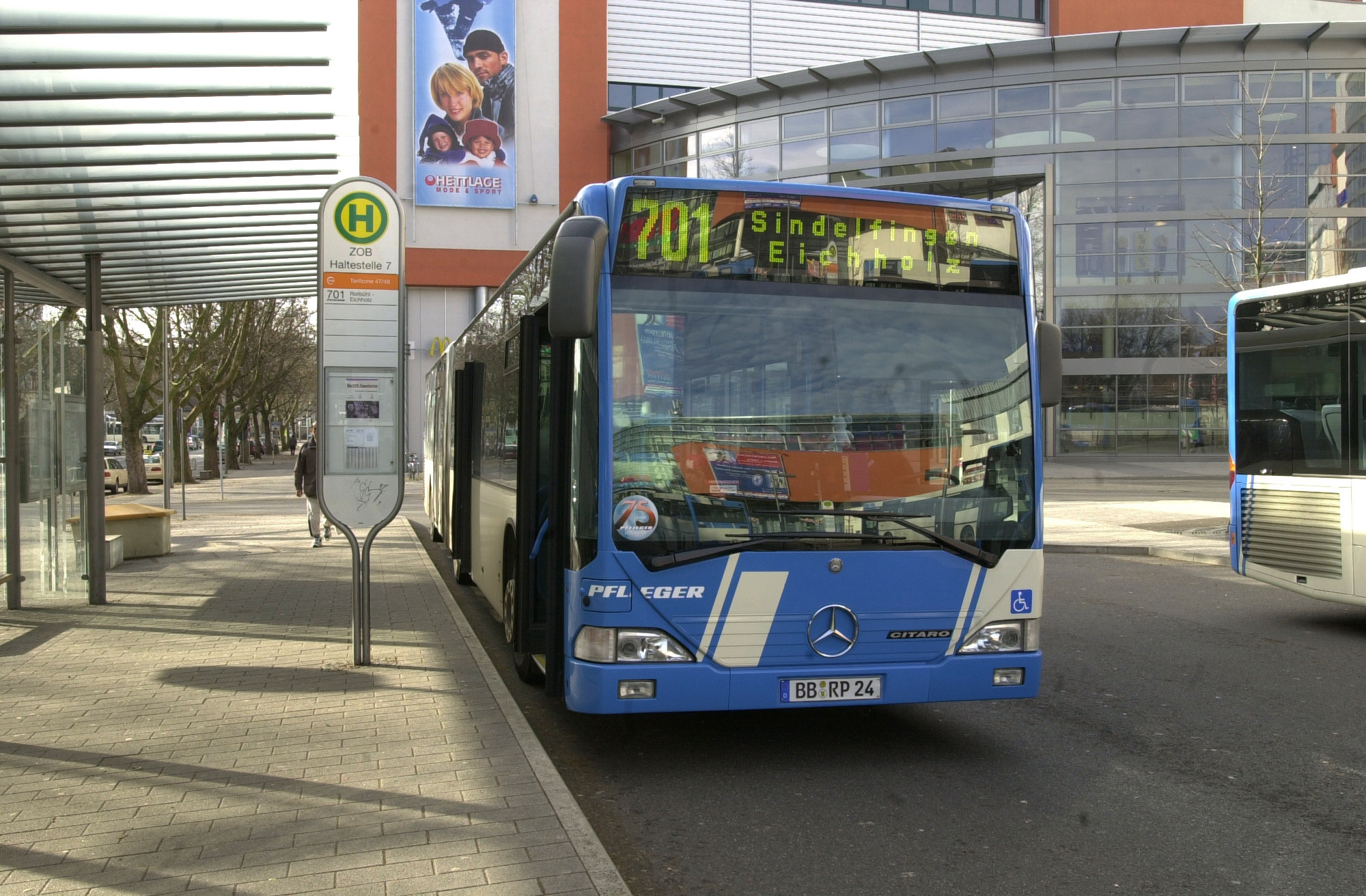 Während der Sperrung am Marktplatz fahren die Linien701 und 704 ab dem ZOB. Bild: Stampe/A