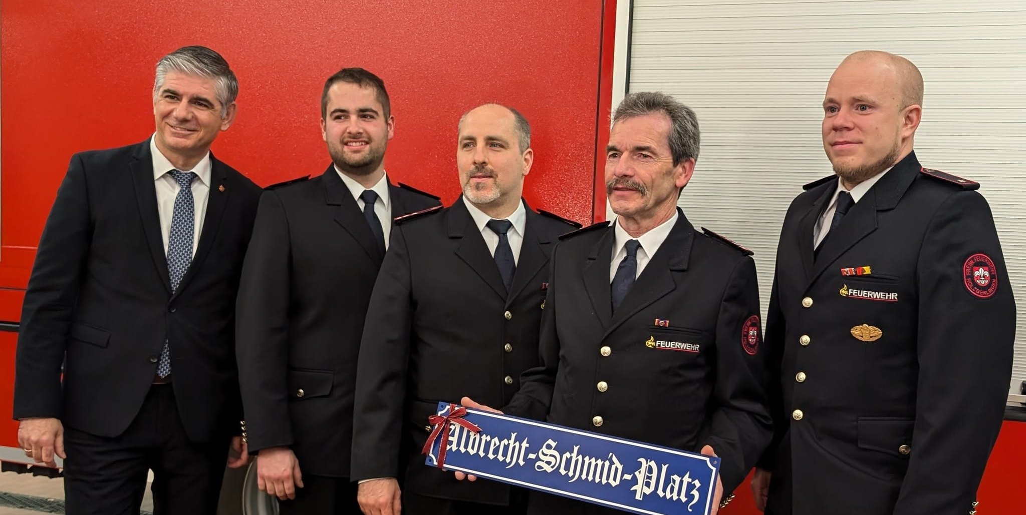 Bürgermeister Ioannis Delakos, Lukas Wacker, Markus Rath, Albrecht Schmid und Michael Starniske. Es fehlt der neu gewählte 1. Stellvertretende Kommandant Julian Althof.