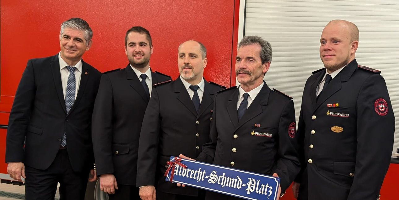 Bürgermeister Ioannis Delakos, Lukas Wacker, Markus Rath, Albrecht Schmid und Michael Starniske. Es fehlt der neu gewählte 1. Stellvertretende Kommandant Julian Althof.