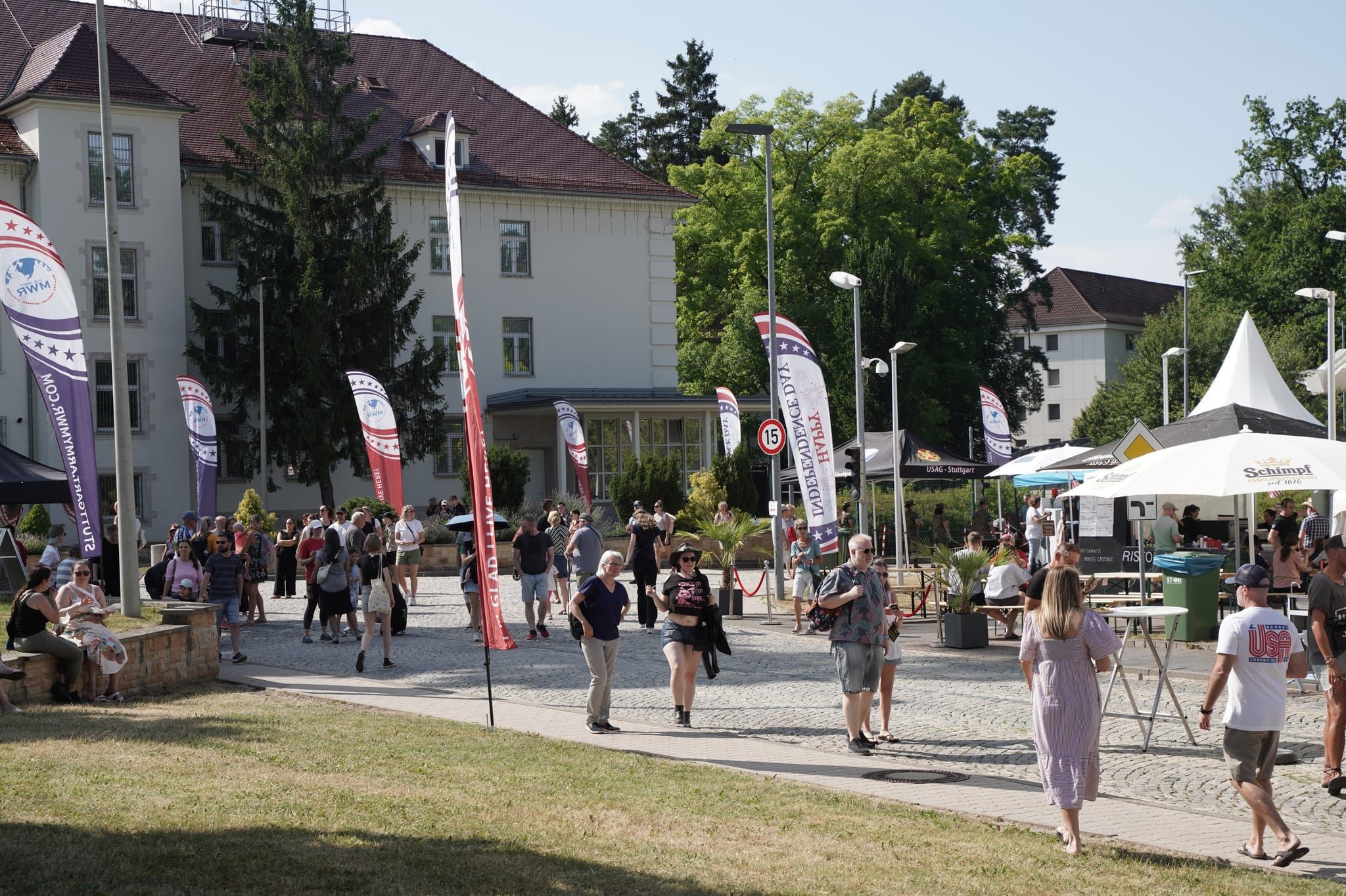 Bullenreiten, Armwrestling, Food Trucks, Livemusik: U.S. Army Garrison Stuttgart feiert mit den deutschen Nachbarn den 4. Juli in der Böblinger Panzerkaserne.