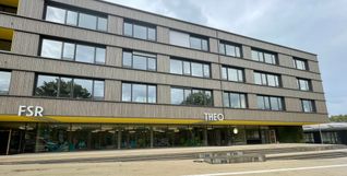 Am Montag strömen hier die Schüler der FSR und Theo durch die Türen.