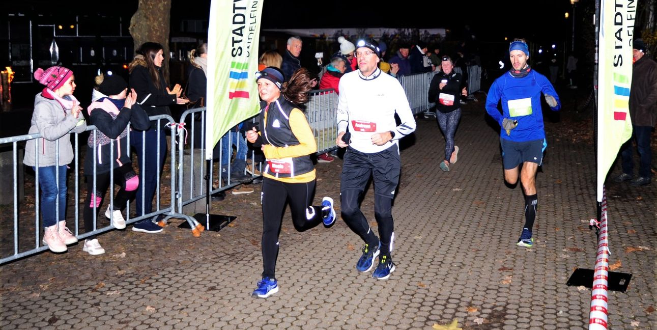 Auf die Strecke geht es mit Stirnlampe.Bild: Photostampe