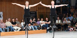 Seit November 2024 ist das Denkendorfer/Magstadter Kunstradduo Annice Niedermayer (links) und Jessie Hasmüller Geschichte. Jessie Hasmüller würde dieser mit einer neuen Partnerin gerne noch ein Kapitel hinzufügen. Die Suche der zweimaligen Weltpokalsiegerin aus Magstadt verlief bisher allerdings ergebnislos.