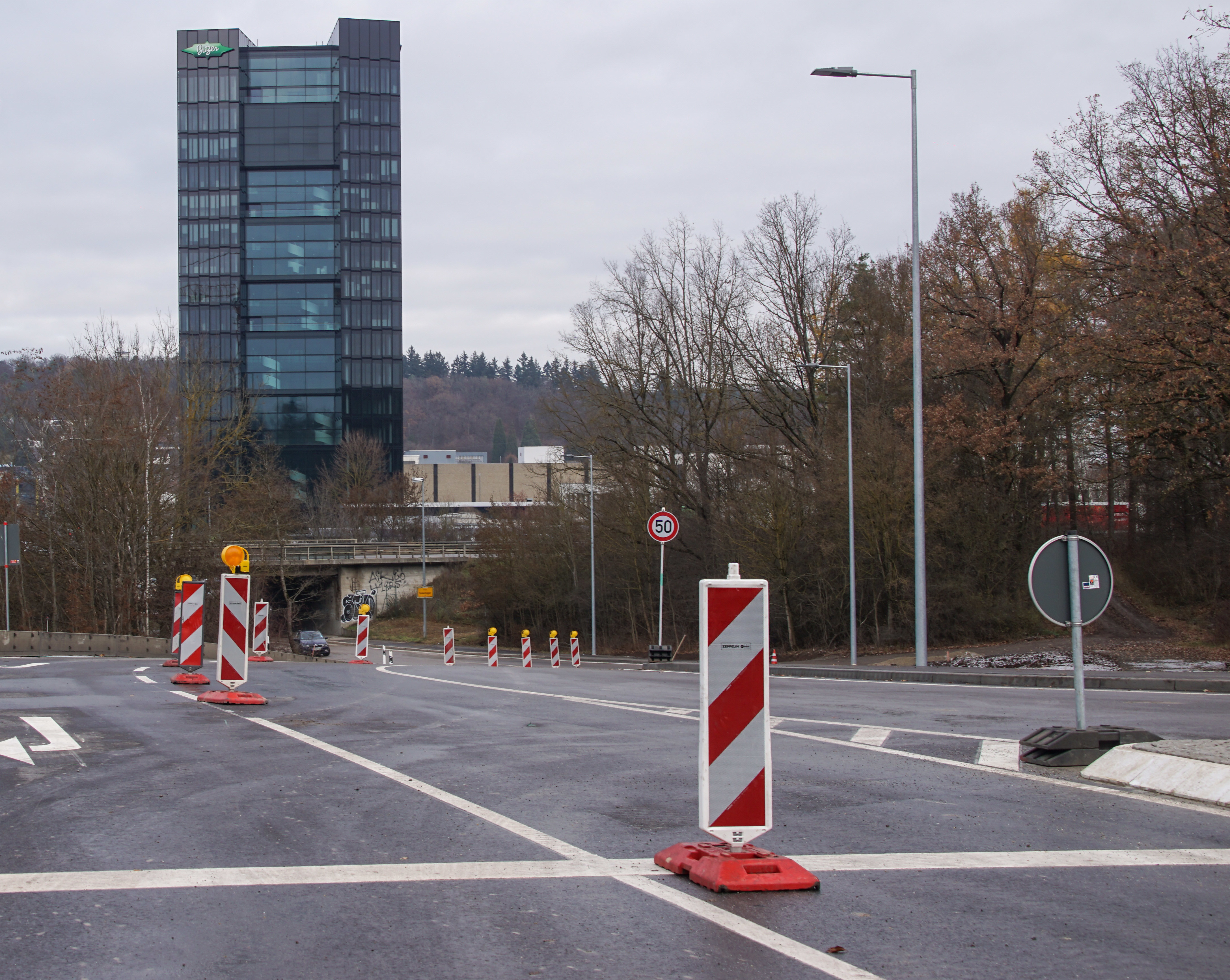 Wer zwischen Smart auf Böblinger Seite und Breuningerland auf Sindelfinger Seite eine Abkürzung nehmen will, muss voraussichtlich für die nächsten sechs Woche eine andere Route wählen.     Bild: Dettenmeyer