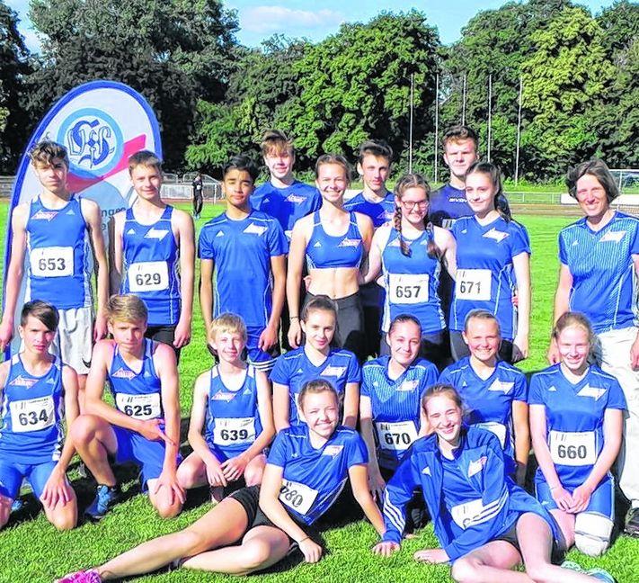 Die U16-Teams des VfL: Marie Müller, Senta Eissler (liegend von links), Felix Krauss, Christian Bohn, Kai Michalek, Lisa Kaupp, Katharina Jörg, Melissa Blum, Julia Bohn (kniend von links), Axel Walther, Arne Dümmler, Ruben Pereira, Sophia Stähle, Nina Bialdyga, Antonia Jörg, Trainerin Andrea Bohn (stehend, vordere Reihe von links) sowie Florian Burkhardt, Alexander Krebs und Harun Ardia (hinten von links). Bild: z