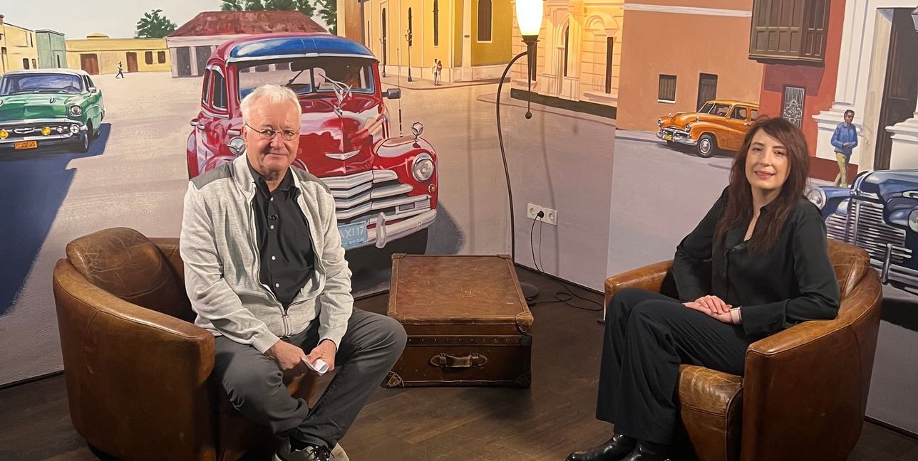 Die Böblinger Altstadt und hier vor allem das Künstlerviertel möchte Tamara Atexinger (rechts) wieder mit Leben füllen. Wie das gehen soll, stellt sie im Stadtgespräch Böblingen mit Hans-Jörg Zürn (Sindelfinger Zeitung/Böblinger Zeitung) vor.