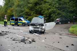 Die Leonberger Straße glich am Dienstagmnorgen einem Trümmerfeld. Bild: SDMG/Dettenmeyer
