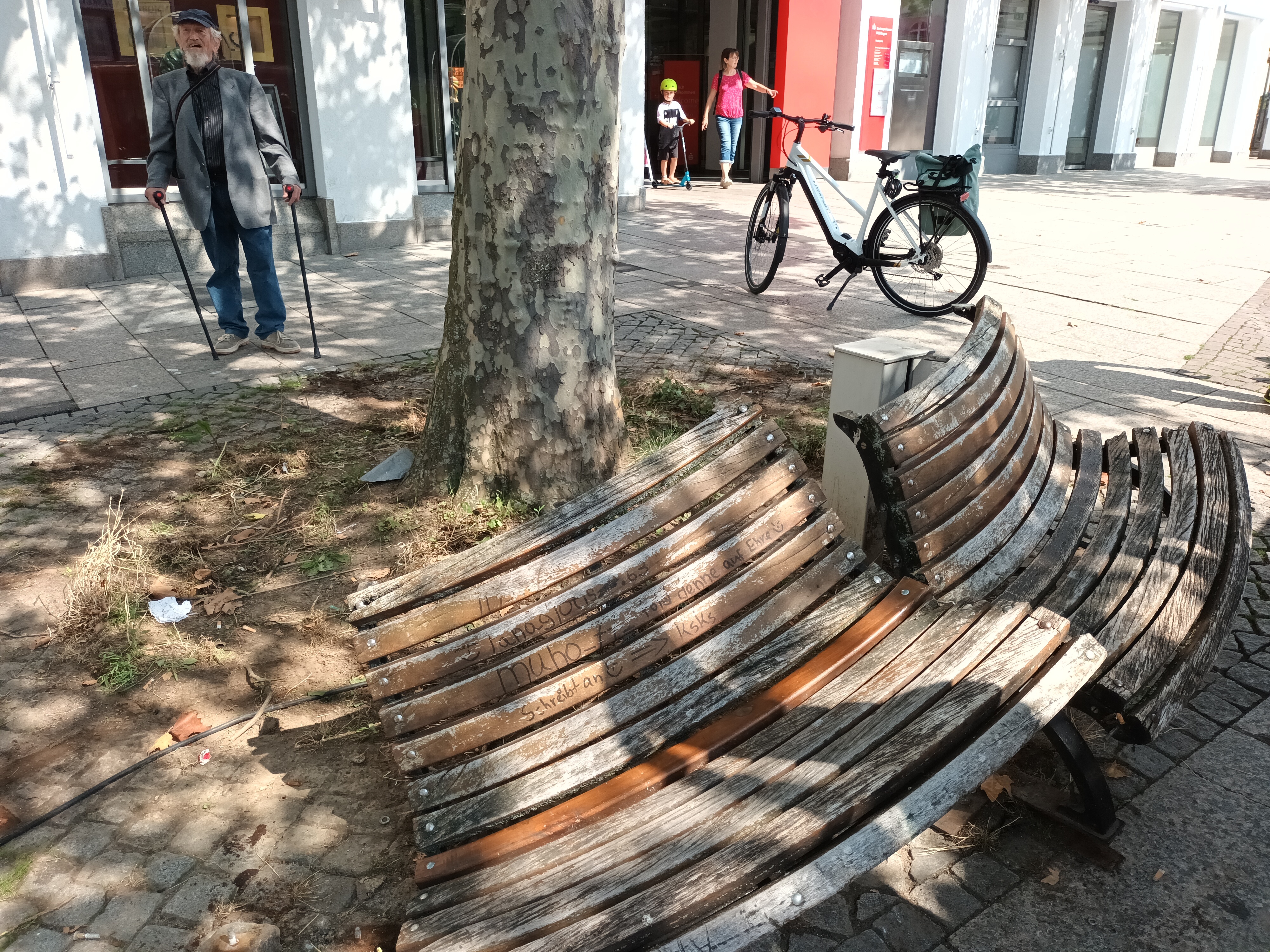 Diese Rundbank auf dem Sindelfinger Marktplatz wurde inszwischen angebaut. Bild: Amelie Giehle