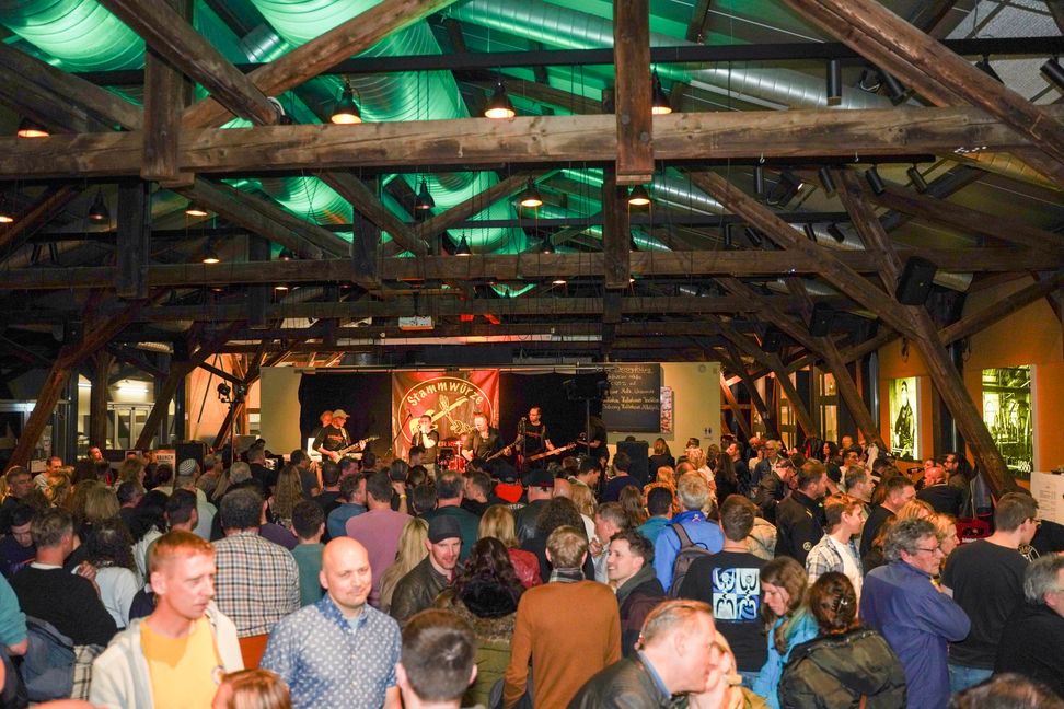 Das Brauhaus gleicht bei der Polarnacht dank der Band „Stammwürze“ eher einem Tollhaus.