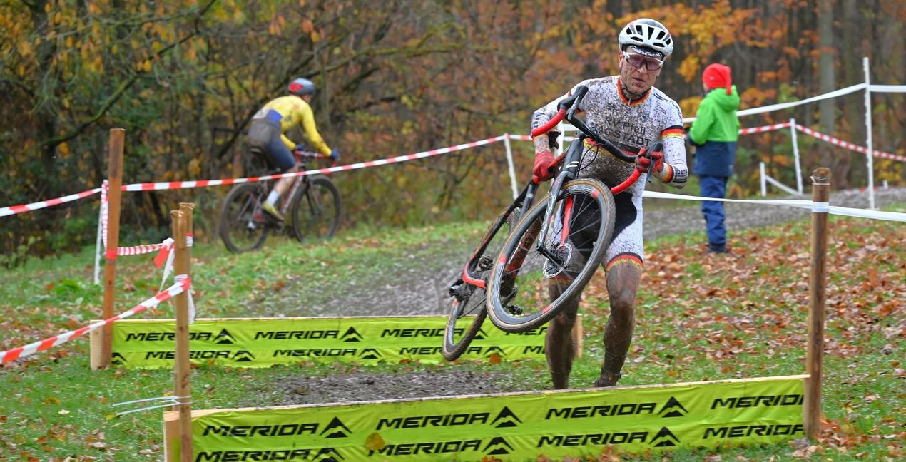 Hannes Genze auf dem Weg zum deutlichen Sieg, Am Ende hatte er bei knapp 40 Minuten Fahrzeit mehr als eine Minute Vorsprung vor dem Heidelberger Tobias Kurz.