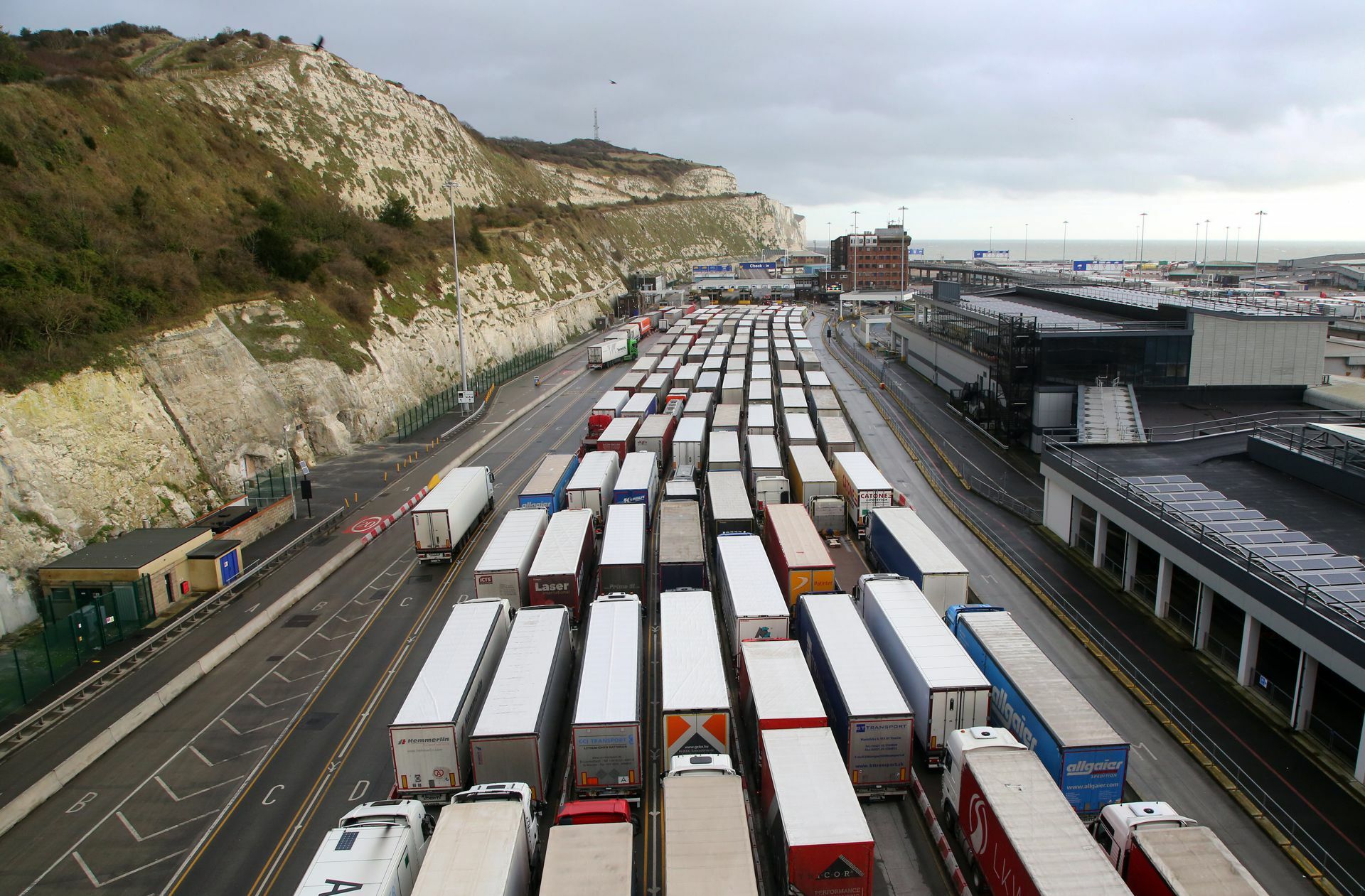 LkW-Fahrer erleben einen Vorgeschmack darauf, was nach dem Brexit geschieht.