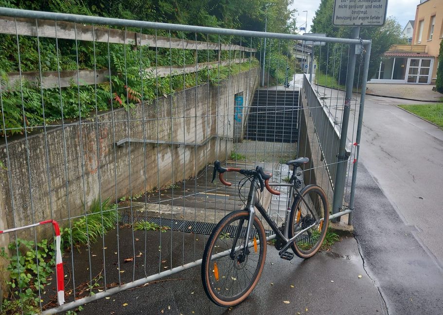 Aus Sicherheitsgründen gibt es hier kein Durchkommen.