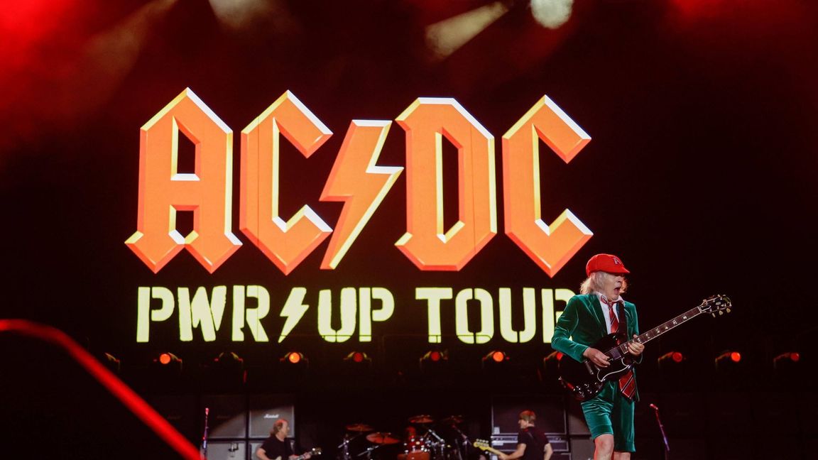Die australische Rockband rund um Lead-Gitarrist Angus Young kommt am Wochenende nach Karlsruhe. (Symbolbild)
