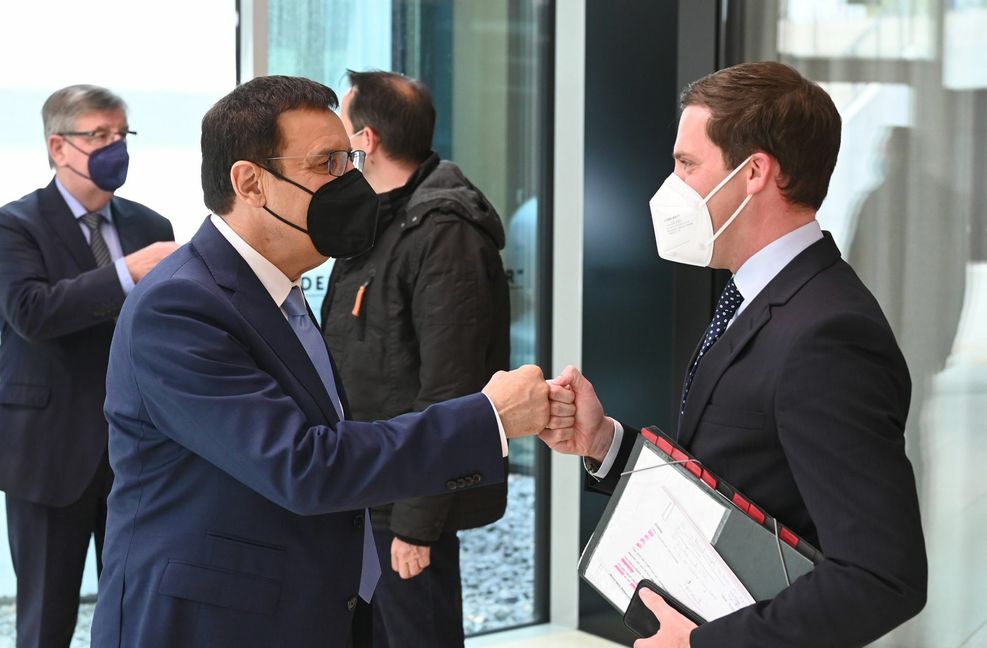 Manuel Hagel (rechts) wird Nachfolger von Wolfgang Reinhart als Fraktionschef. Foto: dpa/Bernd Weissbrod